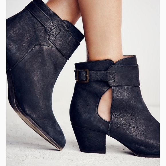 Free People Shoes - 🎉FINAL PRICE🎉Gently worn Free People booties